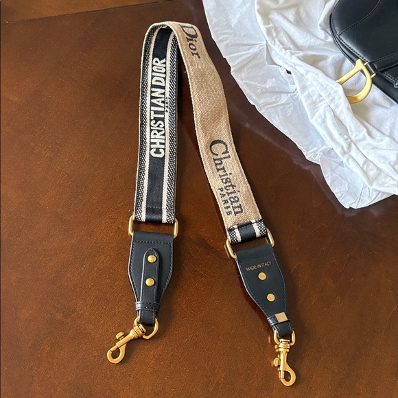 BRAND NEW! Black and Tan Crossbody Bag, strap can be removed. - Picture 3 of 7